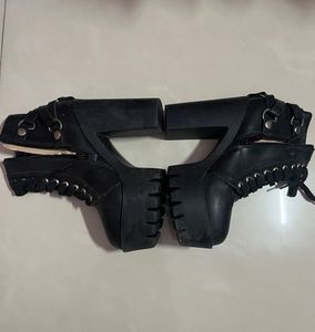 Platform Boots With Side Zip And Lace