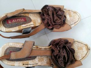 R Alpha Brown Flower Sandals