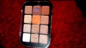 Huda Beauty Compact