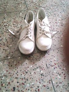 White Sneakers - Classic Casual Style