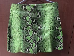 Green Snake Print Mini Skirt ♥️