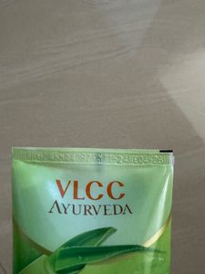 VLCC  Aloe Vera Gel + Makeup brush set (10