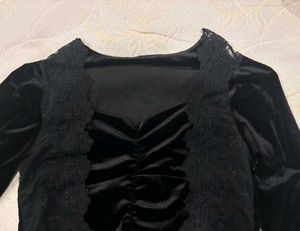 Pretty Sweetheart Neck Black Top