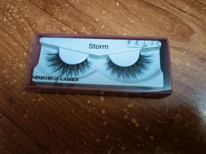 BRAND NEW EYELASHES