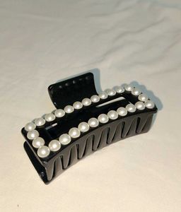 Pearl Hair Claw Clip