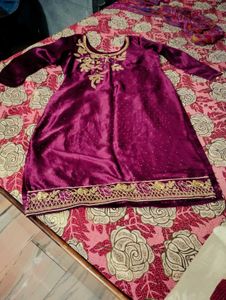 Elegant Embroidered Kurti