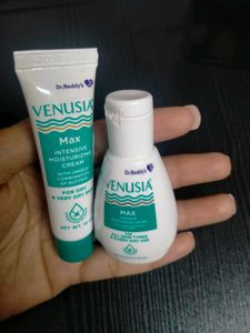 Venusia Max Moisturizing Cream
