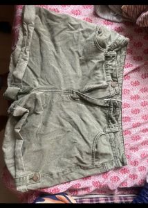 URBANIC olive green shorts