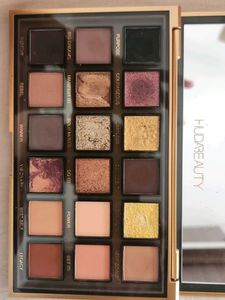 Huda Beauty Empowered Palette