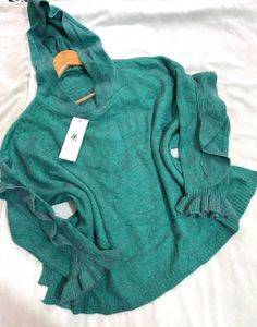 B2G2 🎁🏷️New With Tag Y2K Ruffle Sleeve D