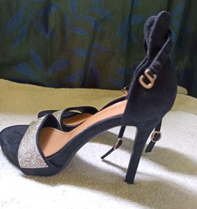 Black Model-Pencil Heel