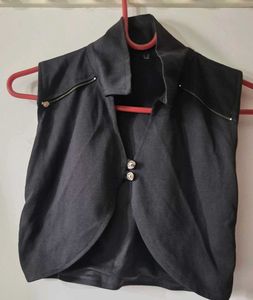 Black Sleeveless Zippered Vest – Edgy Meets Chic