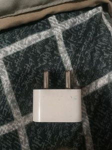 im selling apple adopter usb