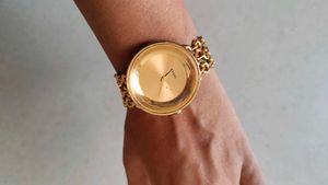 GUESS Gold Women’s Watch – Luxe &amp; Elegant ♥️