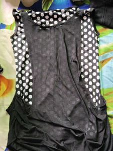 A Woman Top/Comfortable To Wear/Stylish Sleeveless
