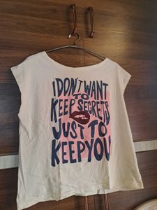 NEWME GRAPHIC CROP TEE ✨️🤍