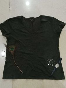 Plane Green T-shirt That Gives You Stenting Look