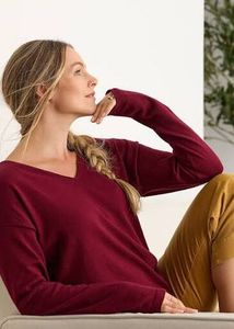 Burgundy Knit V-Neck Sweater👜🕶️