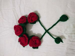 Handmade Woollen Rose Gajra