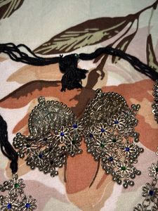 It&#39;s A Necklace Black Metal With Earing Nd Bracelt