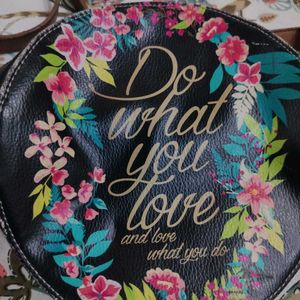 ROUND SLING BAG