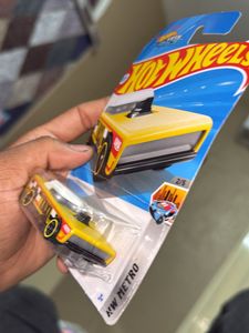 HOT WHEELS RETRO ACTIVE RED IMPORTED