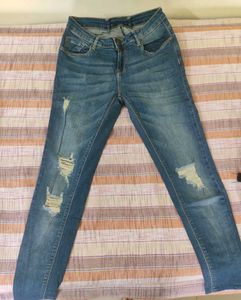 Here&Now Mild Distressed Jeans