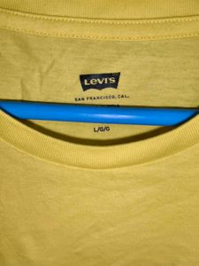 Levi&#39;s Yellow Graphic Tee