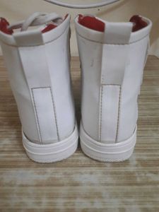 Round Toe Boots