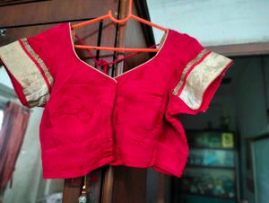 Cream Red Colour Saree With Blouse.