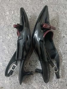 Pointed Toe Black Slingback Heels