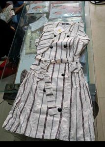 New Korean White Collar Dress With Black Strip