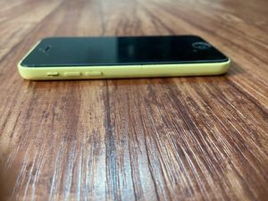 iPhone 5c Yellow 8gb Only Cameras Don’t Work