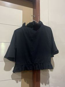 Kazo Ruffled Black Top