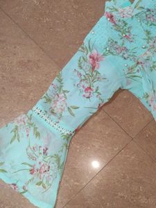 Classy Floral Print Baloon Top