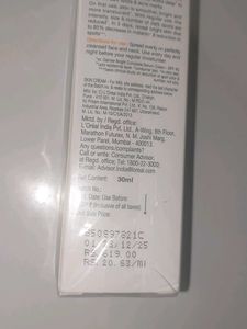 Vit C Serum Garnier.
