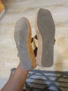 INC.5 Beige platforms