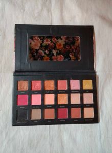 Huda Girl Rose Gold Palette