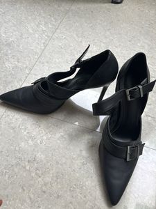 CHARLES &amp; KEITH (Chic Black Heels)