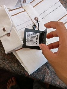 XLwhite shirt With Brown And Black Design. Full Sleeve