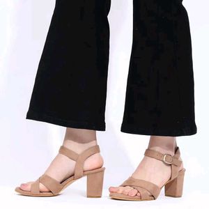STYLISH HEELS 👠