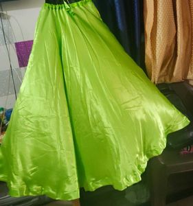Lime Green Satin Skirt Totaly New Size Issues