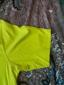 One Piece T-shirt - Yellow
