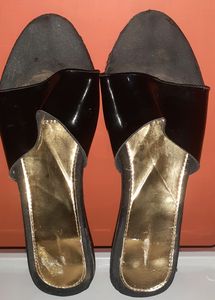 black flat sandles