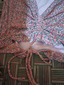 Trendy Floral Ruched V-Neck Crop Top