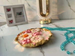Floral Candle in Gold Dish