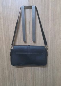 Savana Classic Black Shoulder Bag