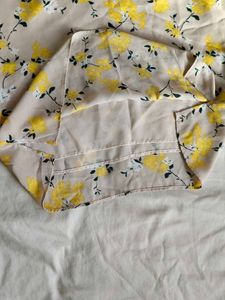 💖 Feminine &amp; Flowy Top – Classy or Casual