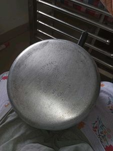 Bajaj Pressure Cooker In Fully Working Condition