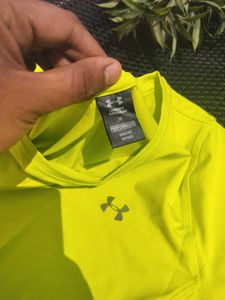 UNDERARMOUR TSHIRT Unises